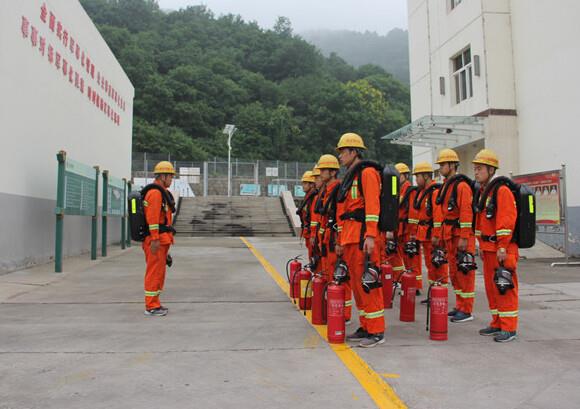 我們組建了應急隊伍，定期開展消防疏散演練，把“預防為主、防消結合”的方針貫徹到公司每一個角落。